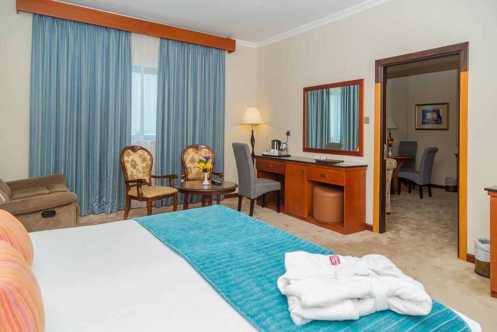 The Park Hotel Formerly Дубай Экстерьер фото